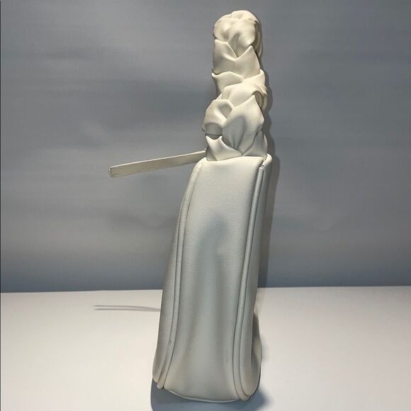 Elegant white faux leather Braided Handle Bag - Picture 5 of 9